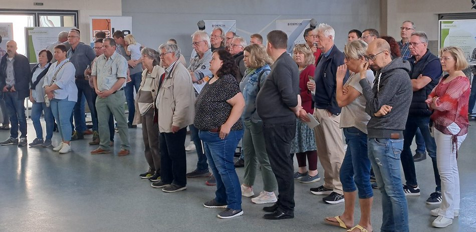 buergerwind_news_warsteiner_informieren_sich_zum_windpark_rennweg